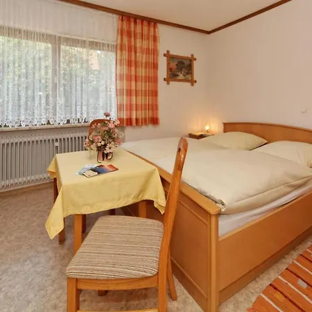 Wiesengrund 게스트하우스 3*
